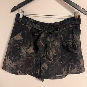 Women's green Leaf Print Shorts